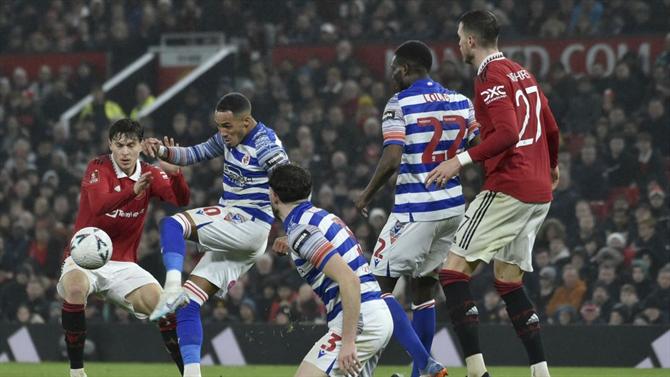 Manchester United beat Reading 3-1 for FA Cup