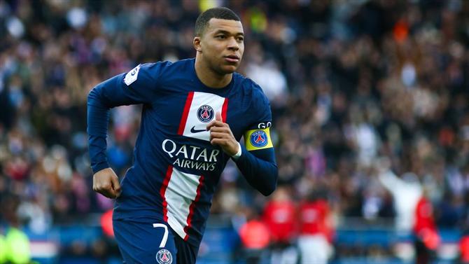 Kylian Mbappé Reinstated in PSG Squad: Reconsidering Contract Extension